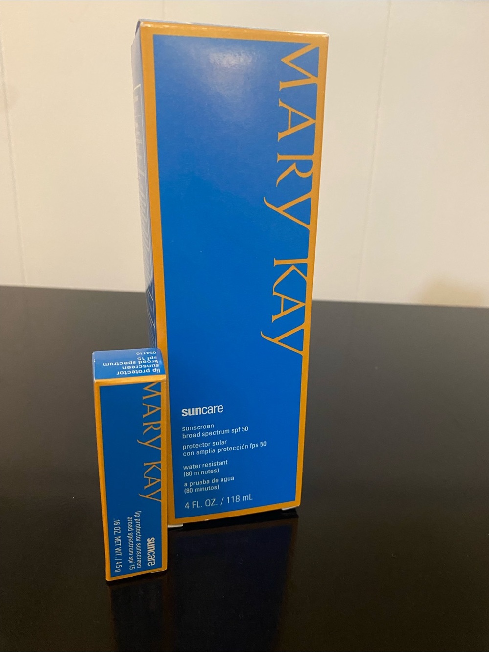 Mary Kay Suncare SPF 50 sunscreen and lip protector SPF 15 Set